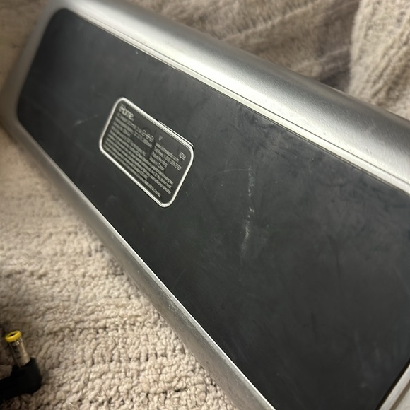 Apple iPhone ihome speaker with wall plug minor scratches - preowned SEE PICS - Picture 9 of 11
